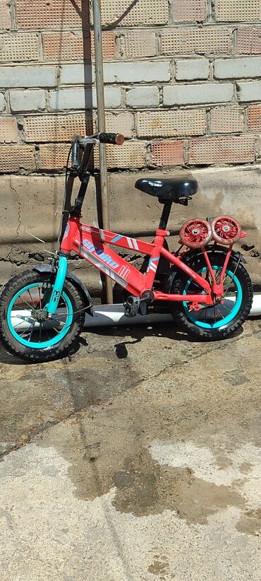 Другие товары для детей: Продам велосипед на 3-5 лет состояние 10 из 10 корзина и колёсики
