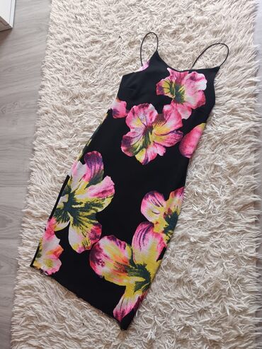 haljine za plazu: Na prodaju cvetna haljinica u veličini S. Za Jagodinu moguće lično