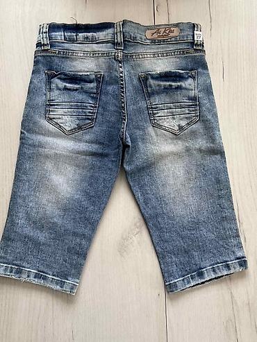 kickers 38: Džins bermude sa efektnim izblijedjelim pranjem i trendi „distressed” — 2