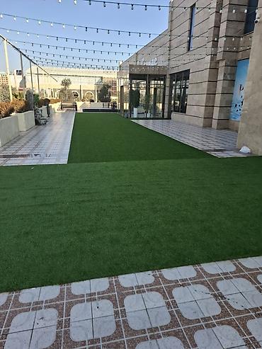 Döşəmə: Süni ot örtüyü – terras, kafe/veranda, eyvan, həyət, pilləkən və — 1