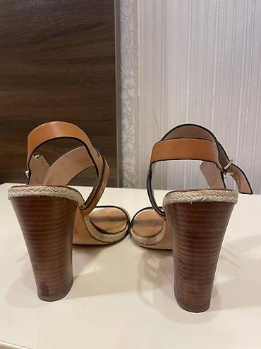 Босоножки, сандалии, шлепанцы: Женская обувь Много обуви Massimo Dutti - популярный бренд, в — 7