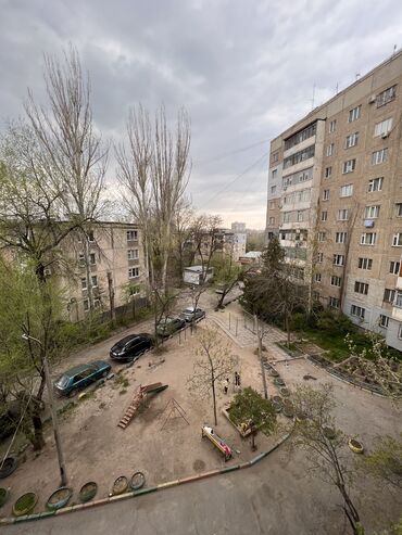 квартира в бишкек парке: 3 комнаты, 1 м², 105 серия, 4 этаж, Старый ремонт