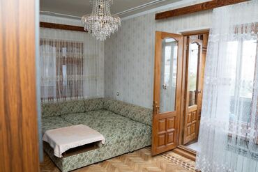 Uzunmüddətli kirayə mənzillər: Azadlıq prospektində, qoşazapravkaya yaxın Qrand marketin yanında 9 — 12