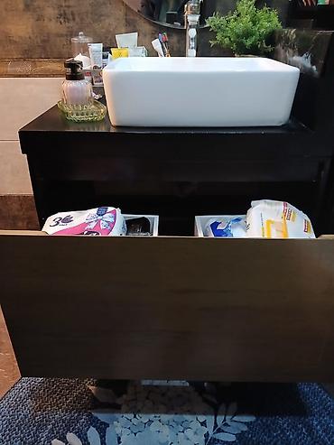 hamam kranti: Vanna otağı üçün lavabo və şkaf dəsti - Üstəqoyma düzbucaqlı keramika — 1