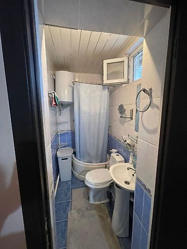 Продажа коттеджей и домов: 🏡 Продается 4 комнатный дом с времянкой 📍 Район: Ак-Орго 🏠 Площадь — 16