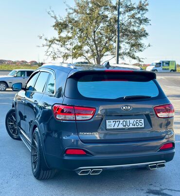 Kia: Kia Sorento SUV – qara rəng, şəhər və uzun məsafələr üçün güclü və — 2
