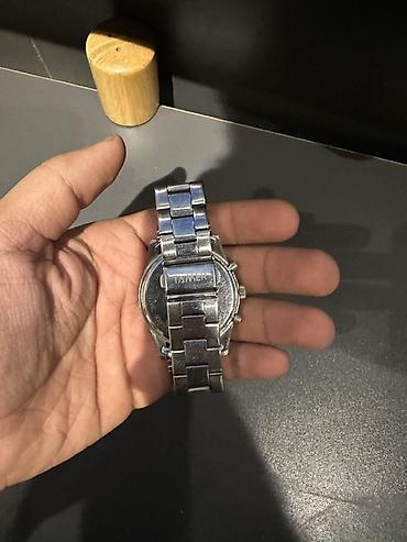 timex saat: Metall qolbaqlı kişi qol saatı - Korpus və qolbaq: paslanmayan polad — 2