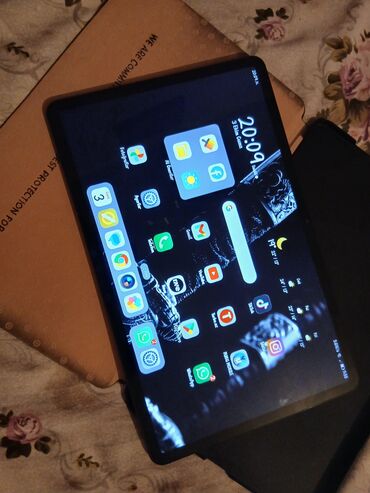Kompüter ehtiyyat hissələri: Honor pad X9 . 3 il qızıl zəmanəti var Super işleyir cemi 10 günüdü