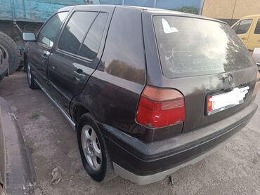автомобиль ниссан: Volkswagen Golf: 1993 г., 1.6 л, Механика, Бензин, Хэтчбэк