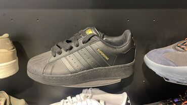 одежда большие размеры: Продаю оригинал adidas superstar,размер 40 коробка чек имеется