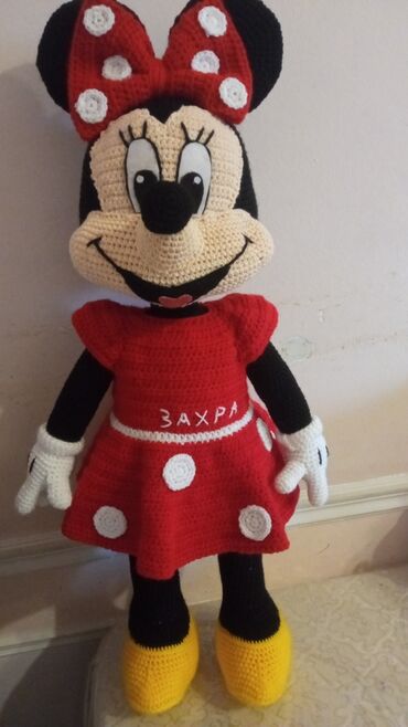 usaq evcikleri: Əl işi olan bu Minnie Mouse oyuncağı uşaq otağı üçün əla bir bəzək
