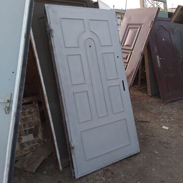 Seyf qapı satılır.yaxşı vəziyyətdədi.çərçivəsi şvellerdi.ölçüsü Eni 1