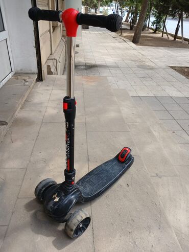 Şəhər velosipedləri: İşlənmiş Üç təkərli Uşaq velosipedi 12", Ünvandan götürmə