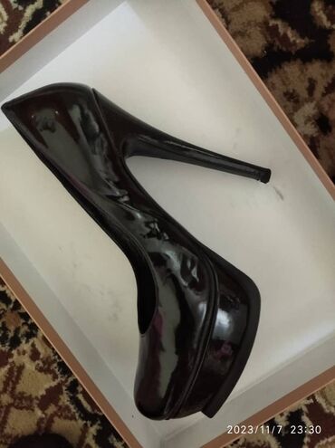 обувь из италии: Туфли 38, цвет - Черный