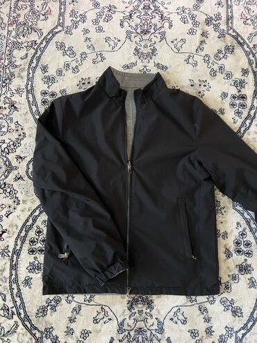 худи с балаклавой: Легкая мужская куртка-ветровка, черная. - Прямой крой