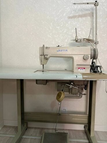 швейное машинка: СРОЧНО!!! Продается швеяная машинка в отличном состоянии Абалы