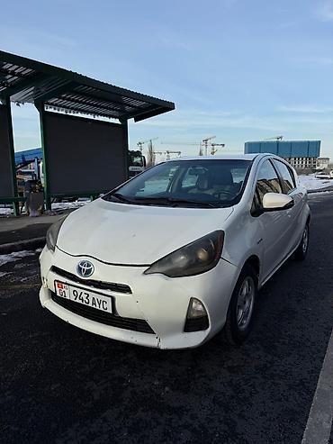 Toyota: Toyota Aqua: 2013 г., 1.5 л, Вариатор, Гибрид, Хэтчбэк — 2