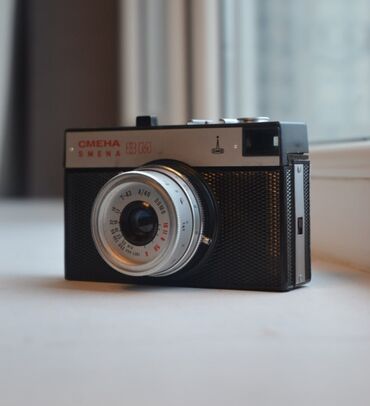 полароидный фотоаппарат: Фотоаппарат смена 8м, обменяю на другой плёночный фотоаппарат
