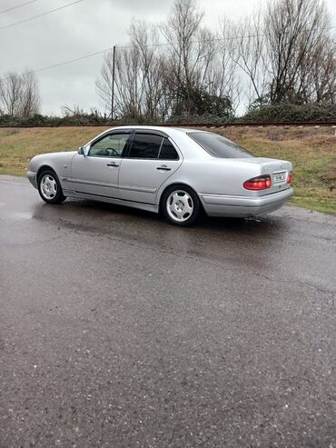 mercedes b 170: Mercedes-Benz E-Class: 2.2 l | 1999 il Sedan