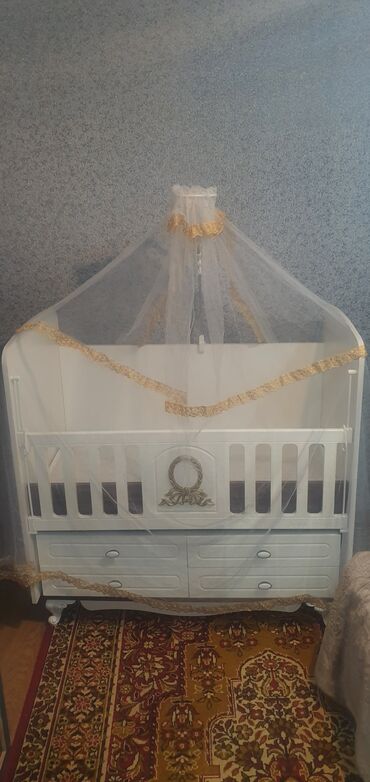 Beşiklər: Oğlan və qız üçün, İşlənmiş, Dördbucaq, Beşik, Matras ilə, Yellənmə mexanizm ilə -da lalafo.az — 4 Beşiklər: Oğlan və qız üçün, İşlənmiş, Dördbucaq, Beşik, Matras ilə, Yellənmə mexanizm ilə — 4