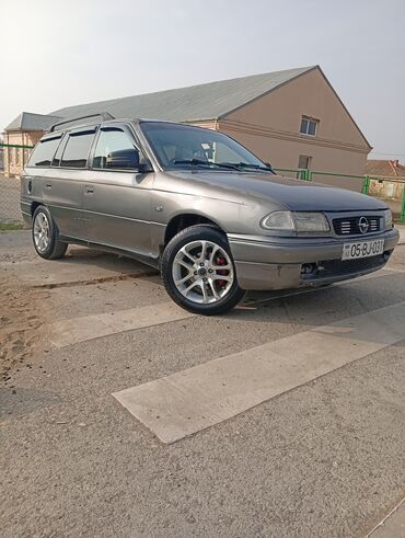 Opel: Opel Astra Caravan (şunur kuzov) Xüsusiyyətlər: - Kuzov — 10