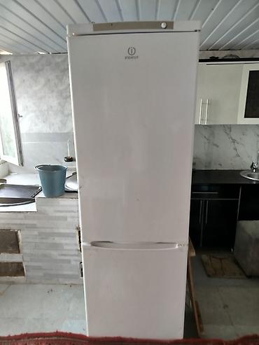 холодильный стол: Indesit — двухкамерный холодильник с нижней морозильной камерой — 3