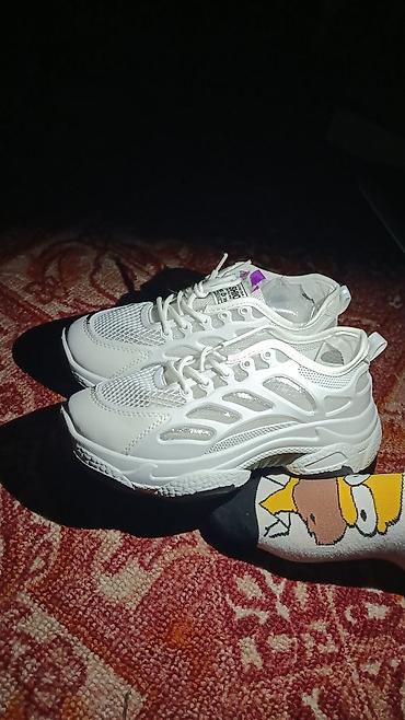 Спорттук бут кийим: Кроссовкалар, 39, Fashion, Жаңы, түсү - Ак, Өзү алып кетүү — 1