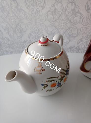 Фарфоровый заварочный чайник с крышкой. Особенности: - Классическая