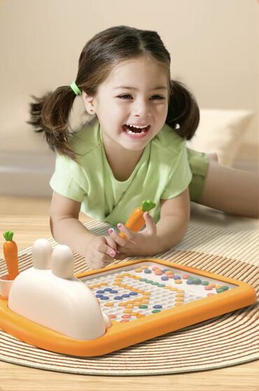 Игрушки: Детская развивающая магнитная игрушка планшет- мозайка с разноцветными