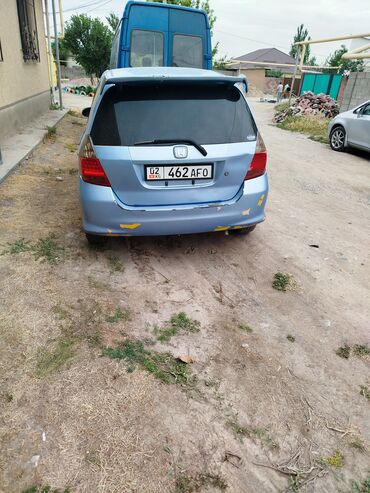 фит под такси: Хэтчбек Honda Fit голубого цвета. арен кунуго 1000сом депозит 10000сом