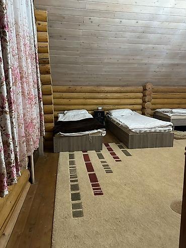 Посуточная аренда домов: Город Каракол Сдаётся уютный деревянный домик !!! - Дом из — 6