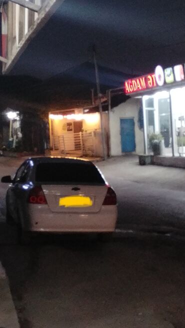 Chevrolet: Chevrolet Aveo sedan – ağ rəng, 4 qapılı, ön ötürücülü şəhər — 10