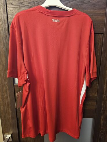 İdman formaları: Türkiye milli komandasının orijinal forması.Türkiyeden — 3