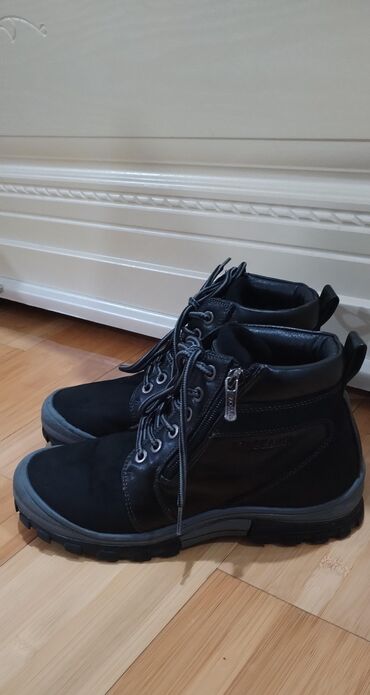 bot ayaqqabı: Məhsul: Oğlan uşağı üçün qara rəngli qış/trekking üslubunda bot -
