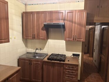 upd qesebesinde kiraye evler: Otaq yoldasi axdarilir.4 otaqlı ev.qiymet 150 m.iš adamlarına usfunluk