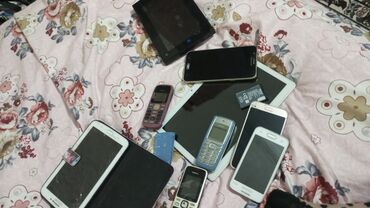 монитор лок цена: Набор различных мобильных устройств, включая смартфоны и планшеты. В