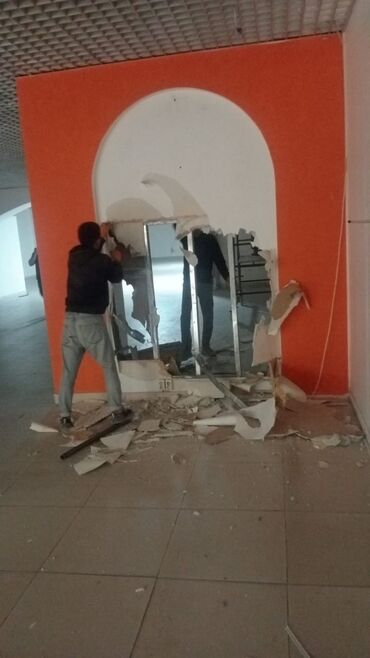 Демонтажные работы: Разбор полов, Снятие потолков, Демонтаж крыш | Гипсокартонная стена, Снос перегородки, Снятие старой штукатурки | Снятие подвесных потолков, Снятие реечных потолков, Зачистка от старых обоев | Демонтаж линолеума, Демонтаж плинтуса, Демонтаж кафельной плитки | Крыша из шифера, Металлочерепичная кровля, Мягкая кровля Больше 6 лет опыта — 7