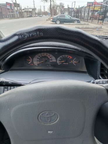 Toyota: Toyota Previa: 1993 г., 2.4 л, Механика, Бензин, Минивэн — 17