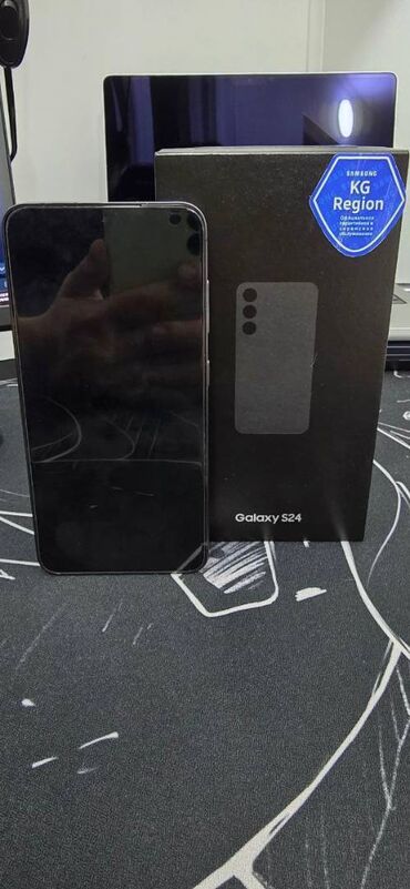 корейские телефоны: Samsung Galaxy S24, Колдонулган, 256 ГБ, түсү - Кара, 2 SIM, eSIM