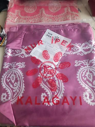 Kalagayı – “Nur İpək” brendi. - Material: təbii ipək. - Rəng və naxış
