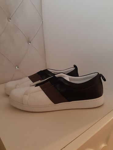 Ayaqqabılar: - Model: Kişi/kadın üçün casual slip-on idman ayaqqabısı - Rəngləri