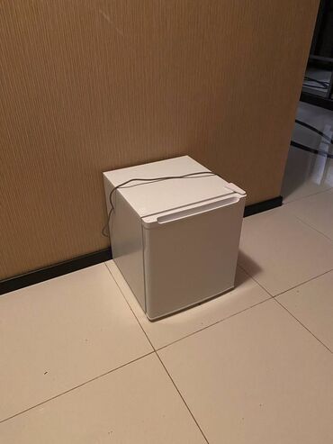 genc qizlar ucun cantalar: Hoffmann mini soyuducu - Kompakt ölçü: kvadrat formalı, yerə az