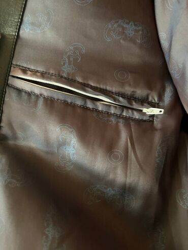 Paltolar: Qara ceket/kojanka Tebii deridendir Razmeri S Geyinilməyib (razmeri — 10