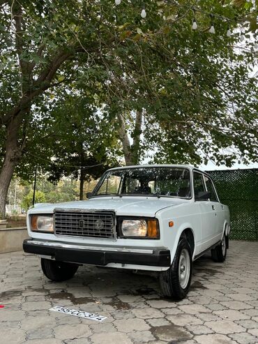 çeşqa maşını: Model: Lada 2107 Kuzov: Sedan, 4 qapı Rəng: Ağ Yanacaq: Benzin Ön/arxa