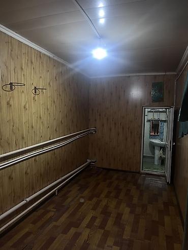 Бөлмөлөрдү ижарага берүү: Сдаётся отдельная комната с санузлом в небольшом домике/пристройке — 2