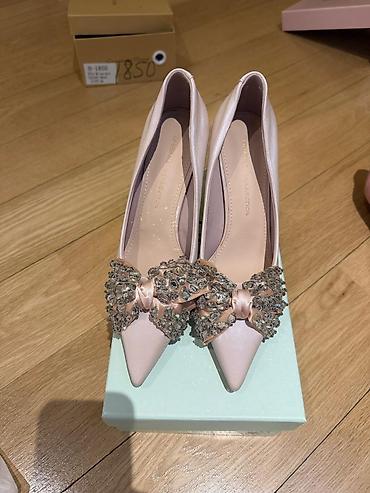 baletkalar: Zərif qadın baletka-stili tufli (stiletto dabanlı) - Rəng: Açıq — 1