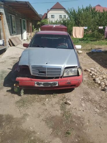 продаю авто в аварийном состоянии: Mercedes-Benz C-Class: 1994 г., 1.8 л, Механика, Бензин, Седан