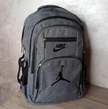 Torbe: Podeljeni unutrašnji deo + srednji i dva mala dela, skladište za piće — 28