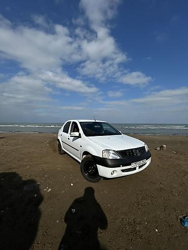 Renault: Renault Logan (ağ sedan) - Kuzov: 4 qapılı sedan, ağ rəng, qara — 2