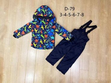 Kompleti: Kompleti, tregerice i jaknice
Cena 4100
Vel. na slikama
V/035 — 8